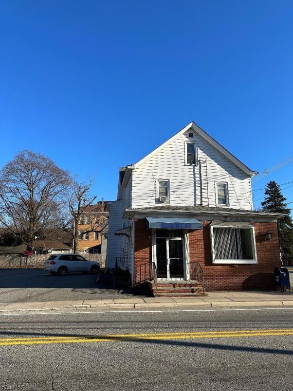 Exterior, Facade, Brick Facade, Farmhouse