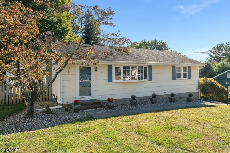 Exterior, Facade, Cape Cod