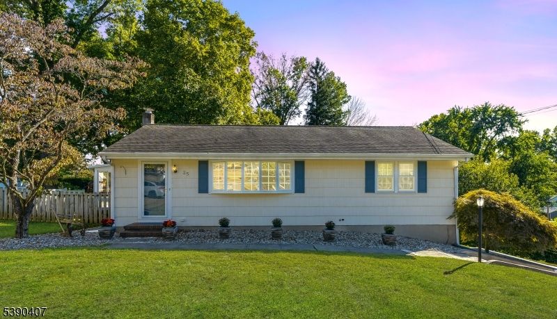 Exterior, Facade, Cape Cod