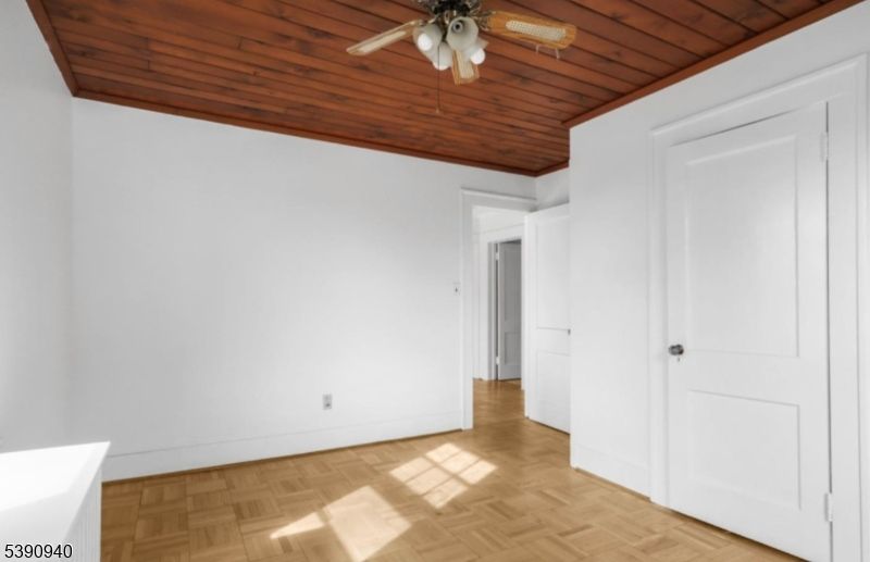 Empty room, Interior, Wooden Ceilings, Wood Texture Flooring
