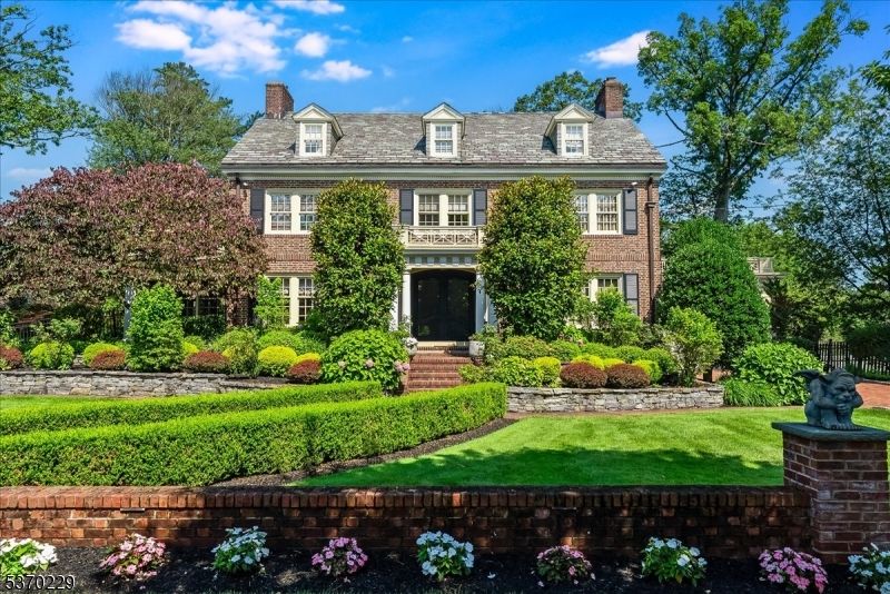 Exterior, Facade, Brick Facade, Georgian