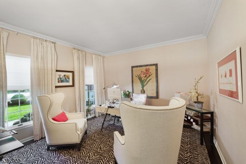 Home Office, Interior