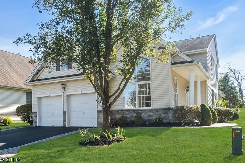 Attached, Exterior, Facade, Cape Cod