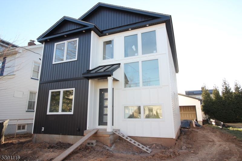 Exterior, Facade, Farmhouse