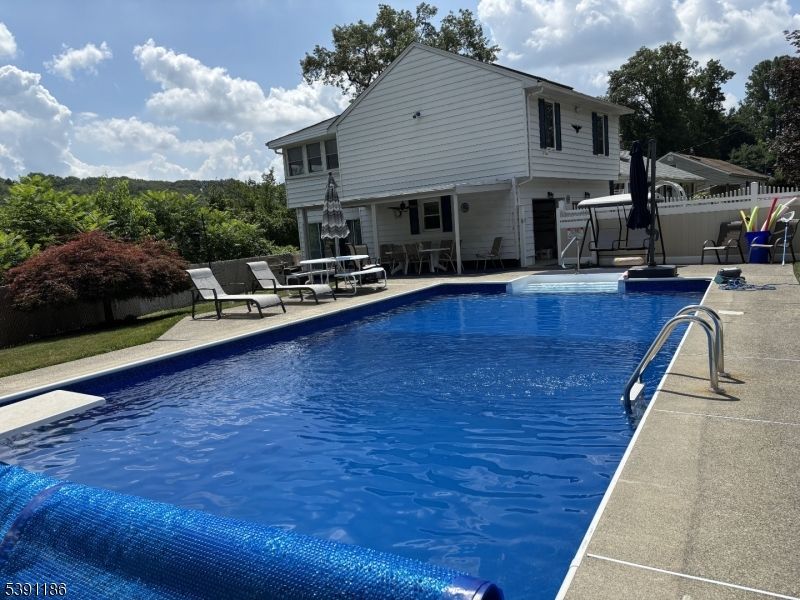 Exterior, Pool