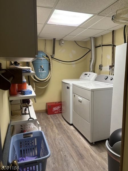 Interior, Washer, Wood Texture Flooring