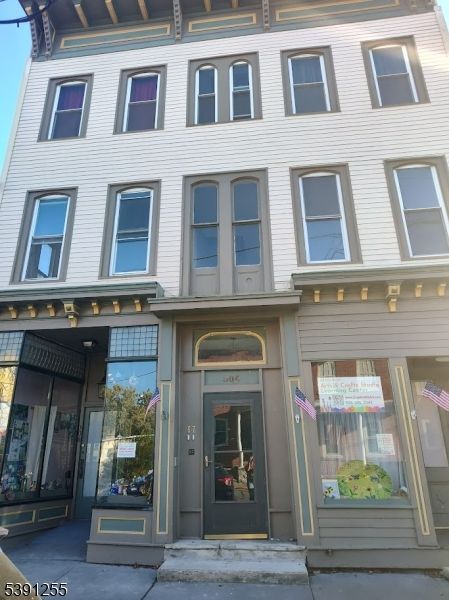 Exterior, Facade, Rowhouse