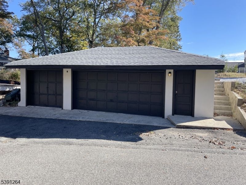 Detached Garage, Exterior