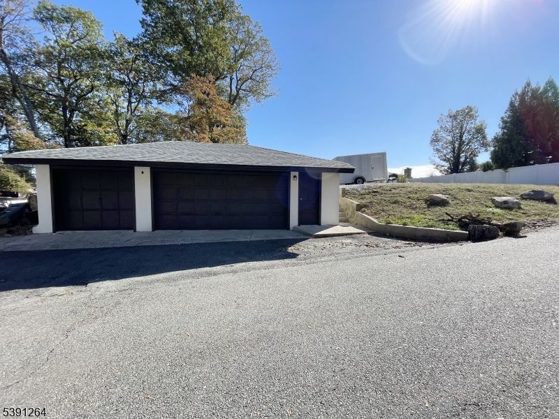 Detached Garage, Exterior