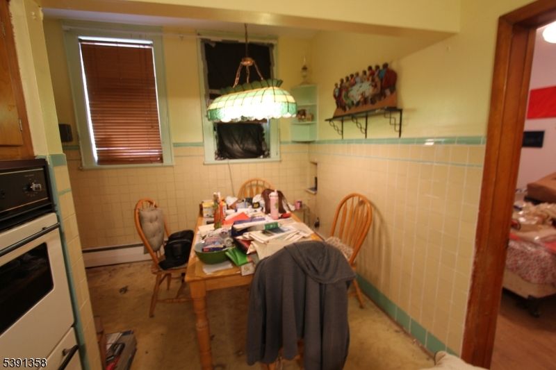 Dining room, Interior, Pendant Lights, Stainless Steel Appliances