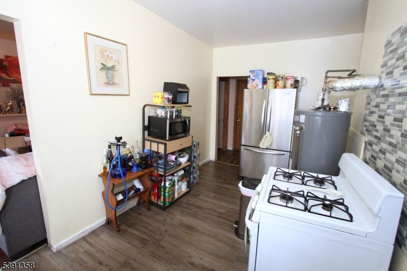 Interior, Kitchen, Washer, Wood Texture Flooring