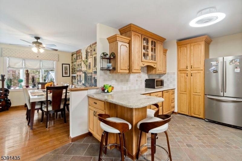 Dining room, Interior, Kitchen, Stainless Steel Appliances, Wood Texture Flooring