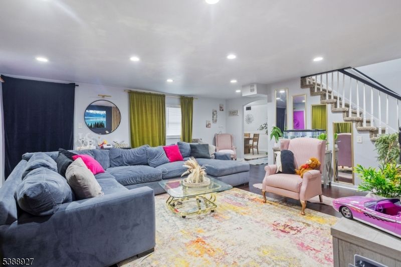 Interior, Living room, Recessed Lighting, Wood Texture Flooring