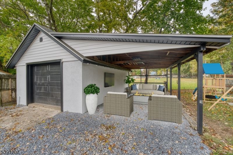 Detached Garage, Exterior
