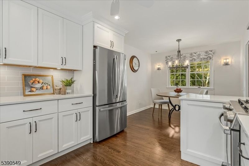 Chandelier, Dining room, Interior, Kitchen, Pendant Lights, Recessed Lighting, Wood Texture Flooring