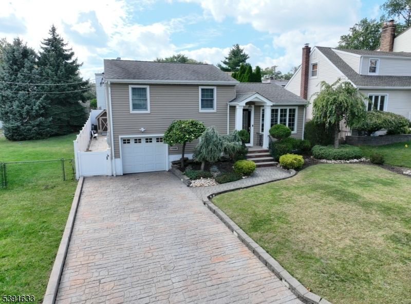 Attached, Exterior, Facade, Cape Cod