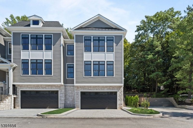 Attached, Exterior, Facade, Rowhouse