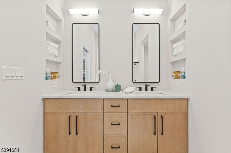 Bathroom, Dual Sink Vanities, Interior