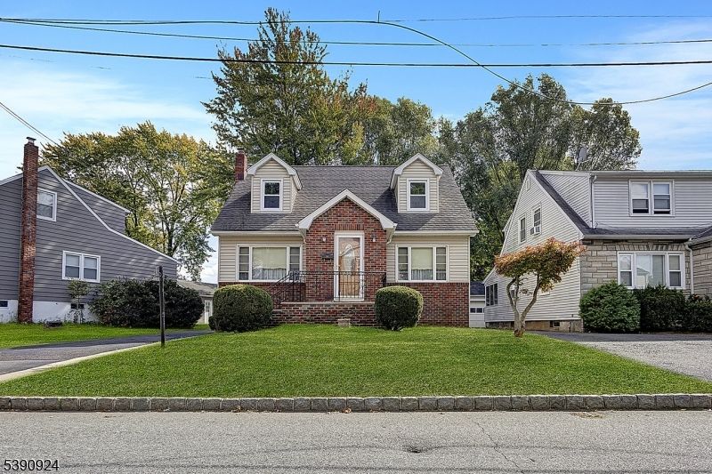 Exterior, Facade, Brick Facade, Cape Cod