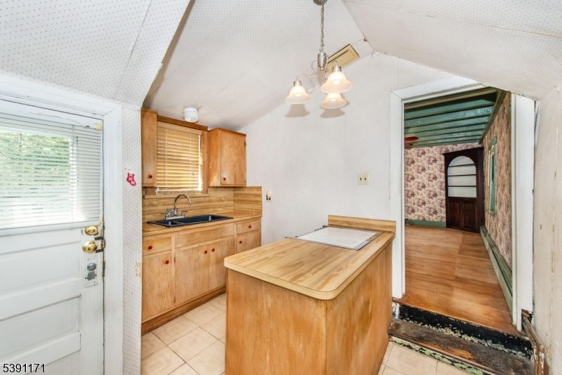 Interior, Kitchen, Pendant Lights, Wood Texture Flooring
