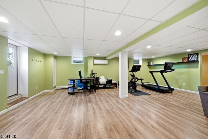 Fitness Equipment, Interior, Recessed Lighting, Wood Texture Flooring
