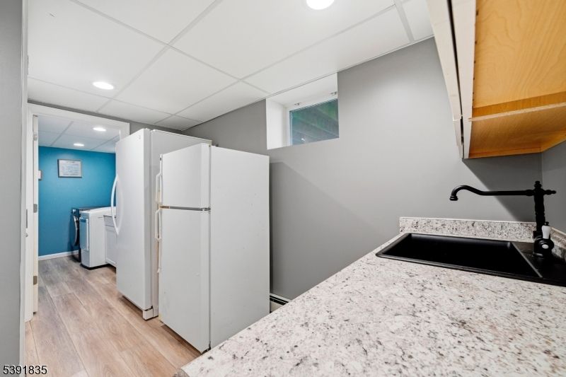 Interior, Recessed Lighting, Washer, Wood Texture Flooring
