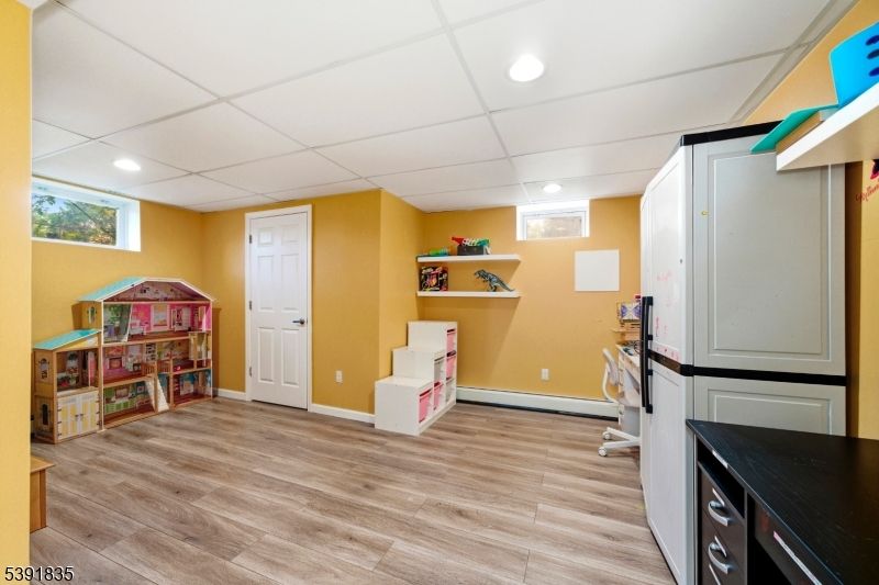Interior, Recessed Lighting, Wood Texture Flooring