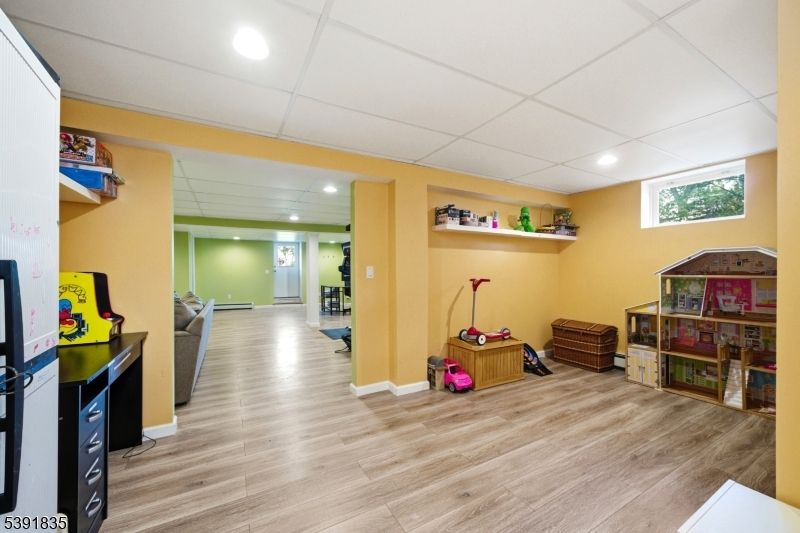 Interior, Recessed Lighting, Wood Texture Flooring