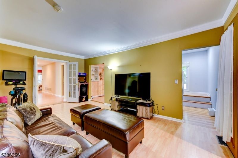 Fitness Equipment, Interior, Living room, Wood Texture Flooring