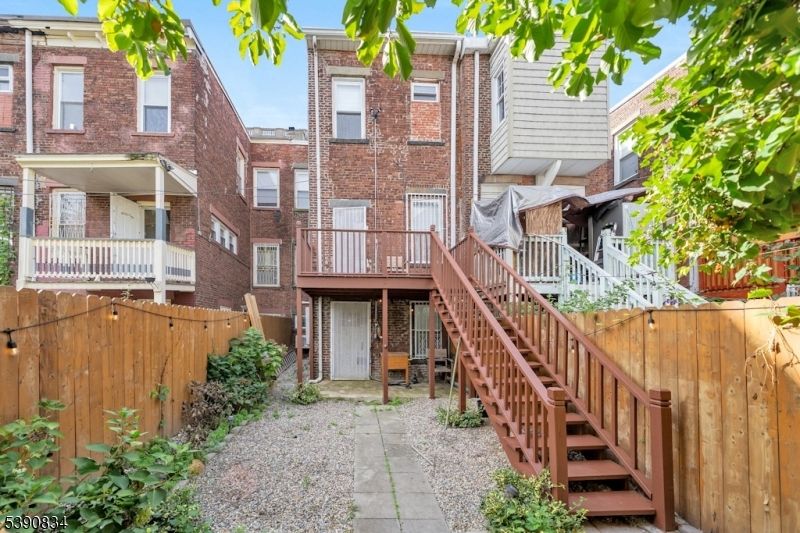 Exterior, Facade, Brick Facade, Rowhouse