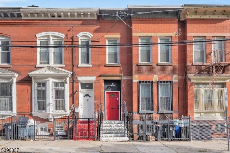 Exterior, Facade, Brick Facade, Rowhouse