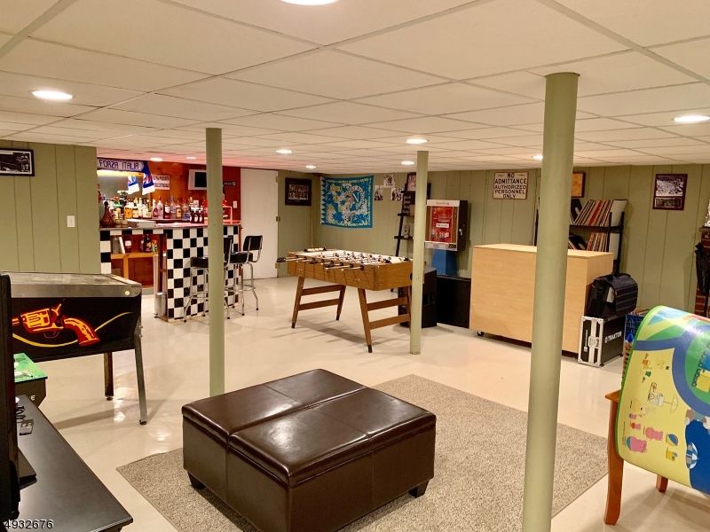 Game Room, Interior, Recessed Lighting