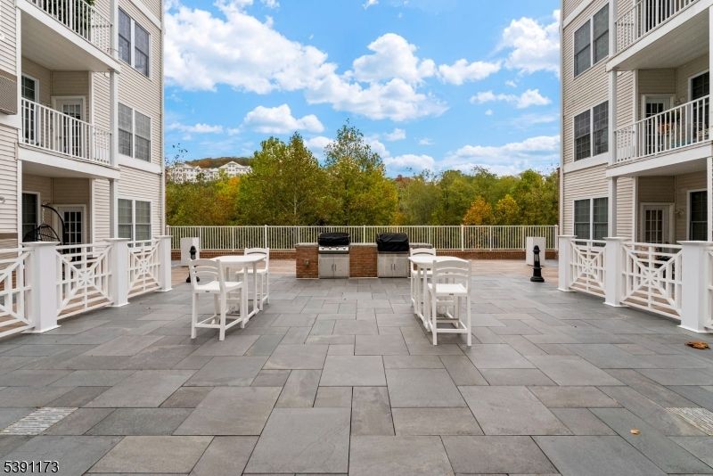 Exterior, Outdoor Kitchen