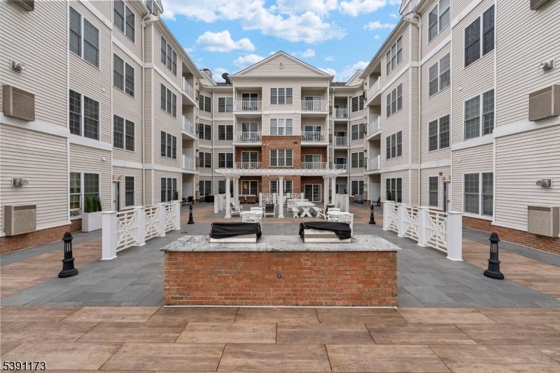 Exterior, Outdoor Kitchen