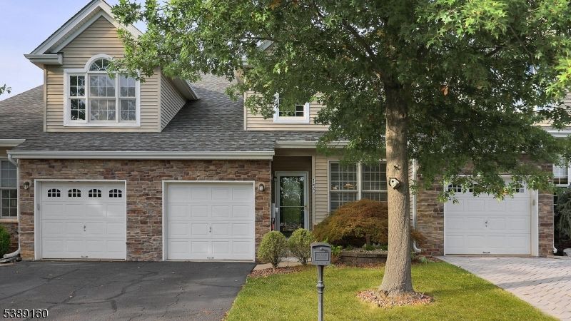 Attached, Exterior, Facade, Brick Facade, Ranch