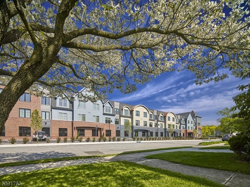 Exterior, Facade, Rowhouse