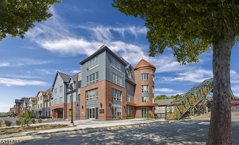 Exterior, Facade, Brick Facade, Rowhouse