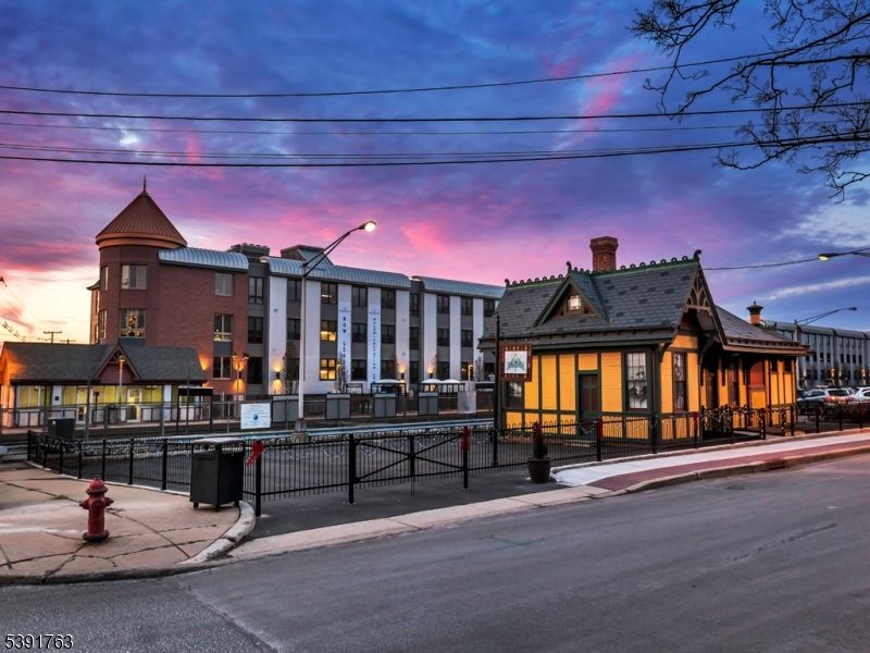 Exterior, Facade, Queen Anne Victorian