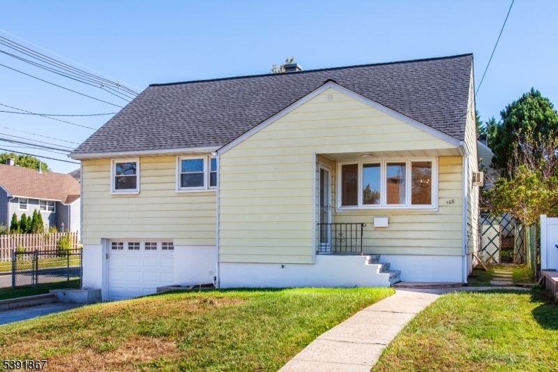 Attached, Exterior, Facade, Cape Cod