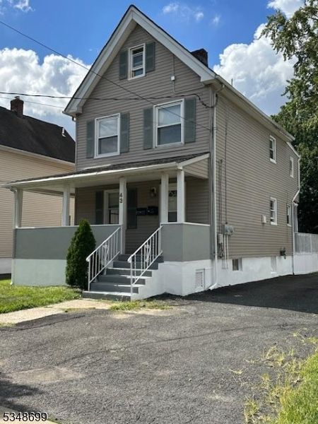Attached, Exterior, Facade, American Craftsman