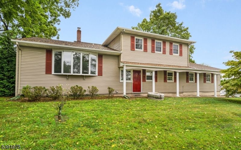 Backyard, Exterior, Facade, Split Level