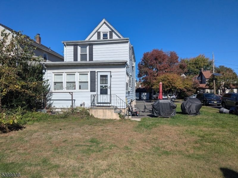 Exterior, Facade, Queen Anne Victorian