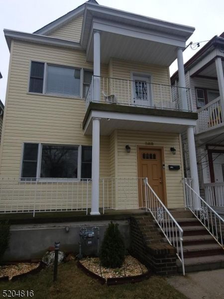 Exterior, Facade, Rowhouse