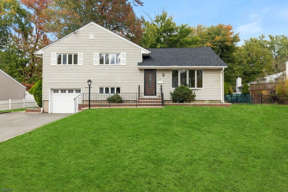 Attached, Backyard, Exterior, Facade, Brick Facade, Split Level