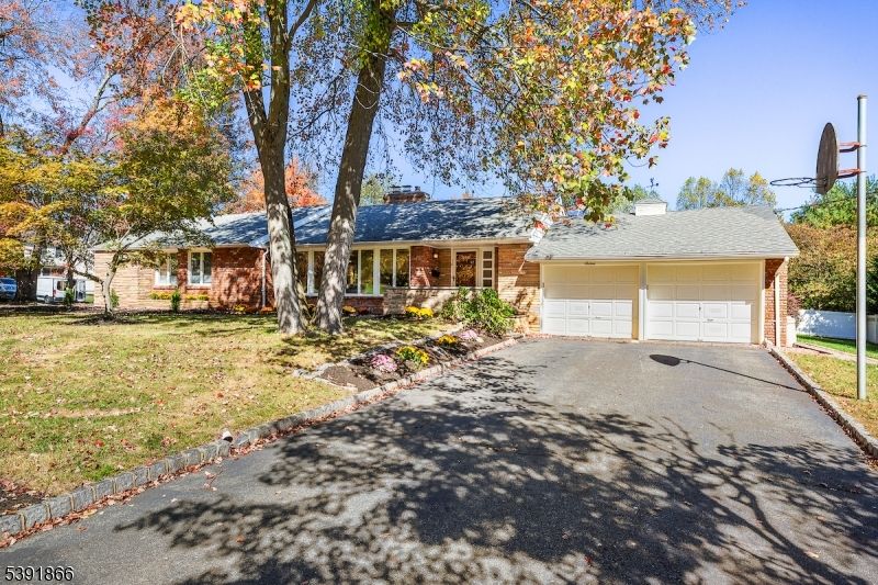 Attached, Exterior, Facade, Brick Facade, Ranch