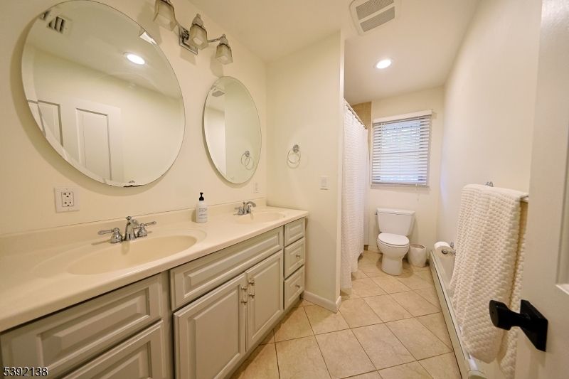 Bathroom, Dual Sink Vanities, Interior, Recessed Lighting