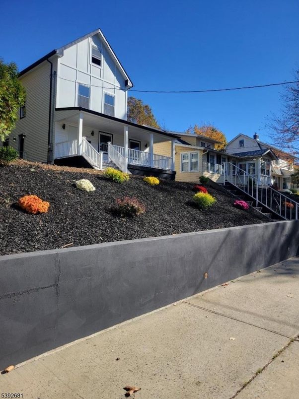 Exterior, Facade, Farmhouse