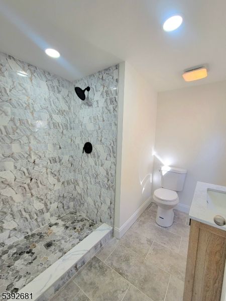 Bathroom, Interior, Marble Walls, Recessed Lighting