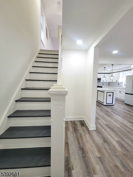 Interior, Pendant Lights, Recessed Lighting, Wood Texture Flooring