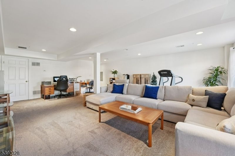 Fitness Equipment, Home Office, Interior, Living room, Recessed Lighting